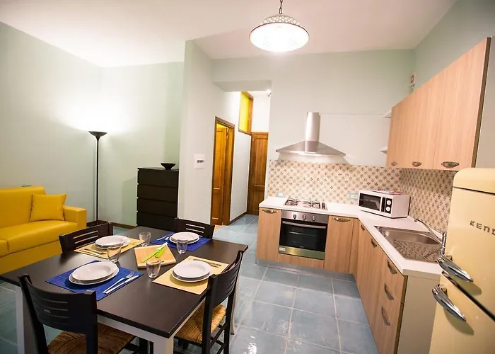 아파트 Il Nido Del Sole 체팔루